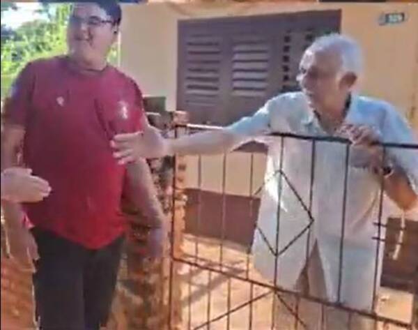 [VIDEO] Abuelito feliz, recuperó el dinero que se le cayó en la calle