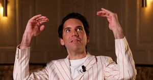 Mika retorna al pop con medios puramente analógicos en su nuevo álbum, “Hyperlove”