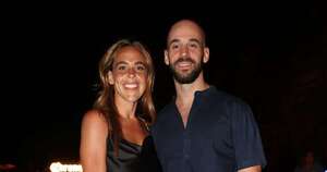 Telas de satín y colores cálidos dominan losoutfits en noche fresca de Casa Corona