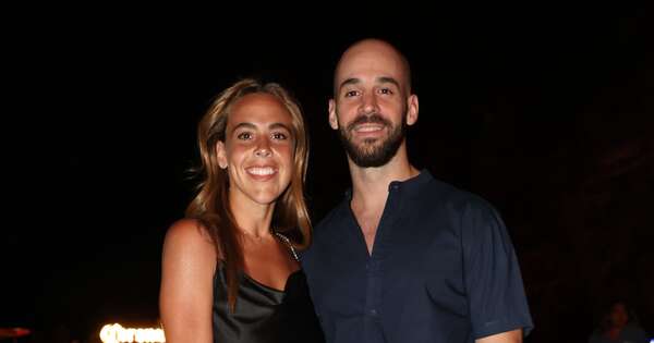 Telas de satín y colores cálidos dominan losoutfits en noche fresca de Casa Corona