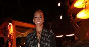 Faldas ligeras y camisas frescas para una noche de música en Casa Corona