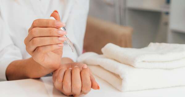 La importancia del cuidado de las uñas luego del uso prolongado de acrílicos 