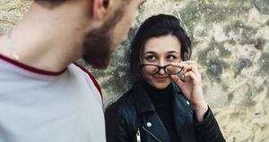 ¿Qué miran primero las mujeres en un hombre?