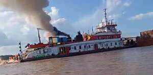Video: incendio en un remolcador en el río Paraguay  - Nacionales - ABC Color