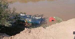 Diario HOY | Camión cisterna cae al río Pilcomayo: chofer murió ahogado
