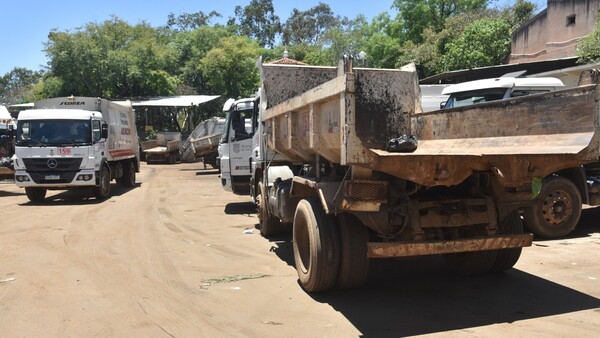 Basura en Asunción: Recolección es irregular y Luis Bello busca extender contrato de alquiler de camiones
