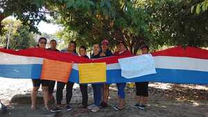 Trabajadoras de hogar para ancianos reclaman pagos pendientes que suman un año