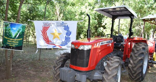 La Nación / Entregaron implementos agrícolas para potenciar la producción sostenible en Caaguazú