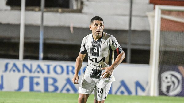 Luis Cabral es presentado en su nuevo club