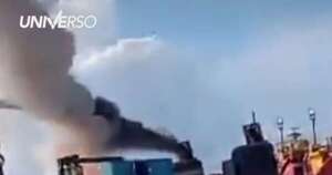 La Nación / Un incendio afectó a un remolcador sobre el río Paraguay