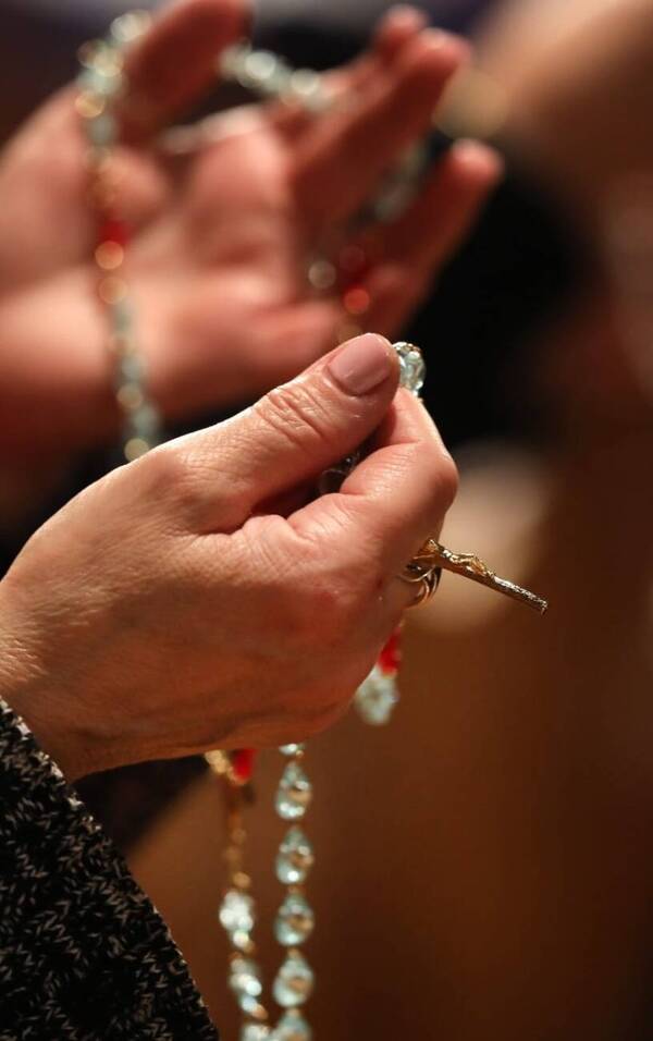 La tradición de los rezos: Una protagonista confiesa "ya ví de todo"