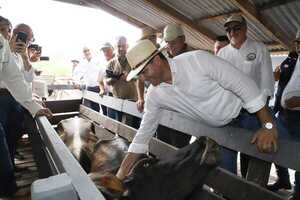 “Paraguay va a seguir vacunando”, afirmó Carlos Giménez y adelantó que la inmunización será plena en 2027