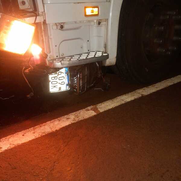 Trágico choque entre camión y motocicleta deja una víctima fatal en Capitán Meza