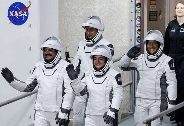 Despegó la misión Crew-12, el relevo tras la emergencia médica en la EEI - Ciencia - ABC Color