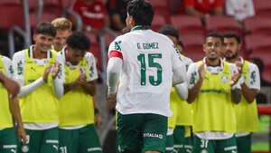 Gustavo Gómez conduce al Palmeiras