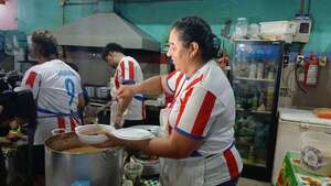 Comerciantes del Mercadito Nº 1 tratan de mantener sus precios ante suba del tomate - Economía - ABC Color