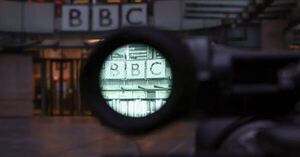 Demanda de Trump contra BBC irá a juicio en febrero de 2027
