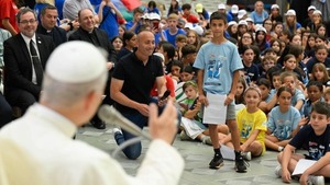  León XIV pone a los enfermos, niños y jóvenes en el centro - Portal Digital Cáritas Universidad Católica