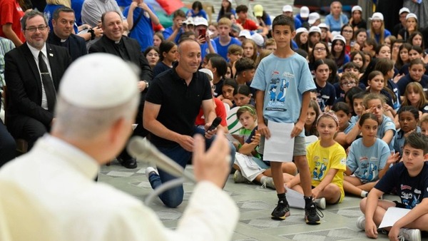  León XIV pone a los enfermos, niños y jóvenes en el centro - Portal Digital Cáritas Universidad Católica