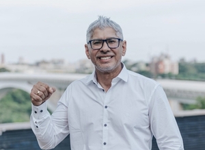 Precandidato de CDE cuestiona influencia del clan Zacarías y promete renovación política