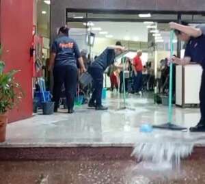 Video: lluvia causa inundación en la sede del RUN en Asunción - Nacionales - ABC Color