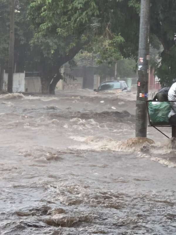 AUDIO: San Lorenzo: un niño habría sido arrastrado por raudal - A La Gran 7-30 - ABC Color