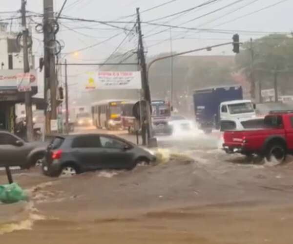 AUDIO: Récord de lluvias: más de 100 milímetros de agua cayeron en menos de tres horas  - A La Gran 7-30 - ABC Color