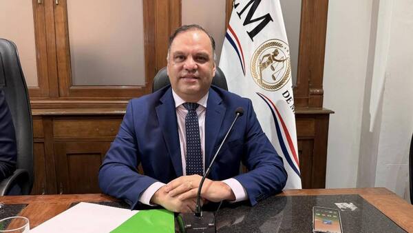 Mario Varela pide la salida del titular del IPS y habla de estrés democrático