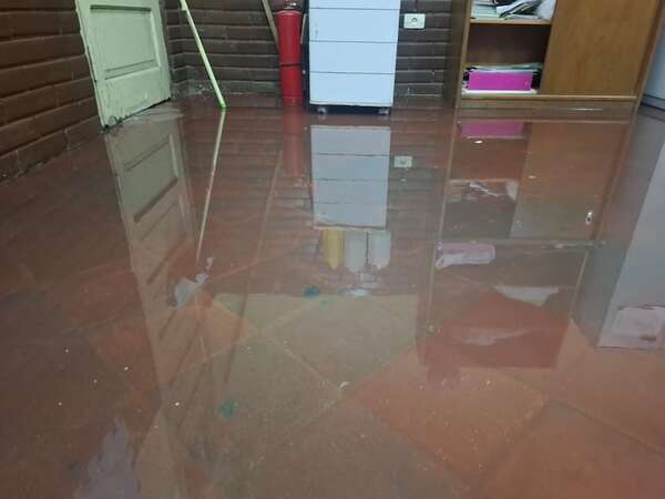 Escuela Brasil: millonaria reparación del MEC no resistió la primera lluvia - Nacionales - ABC Color