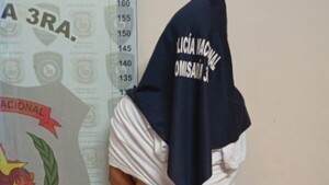 No quiso pagar el hotel, armó sarambi y cayó con el purete