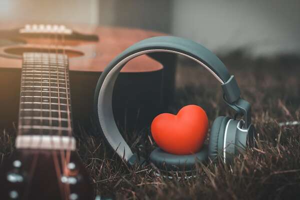 Romance: canciones que no pueden faltar este “Día de los Enamorados” - ABC FM 98.5 - ABC Color