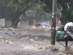 Asunción colapsa por raudales: obras de Nenecho brillan por su ausencia - Nacionales - ABC Color