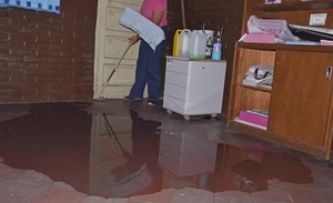 Refacción de escuela Brasil no aguantó su primera lluvia