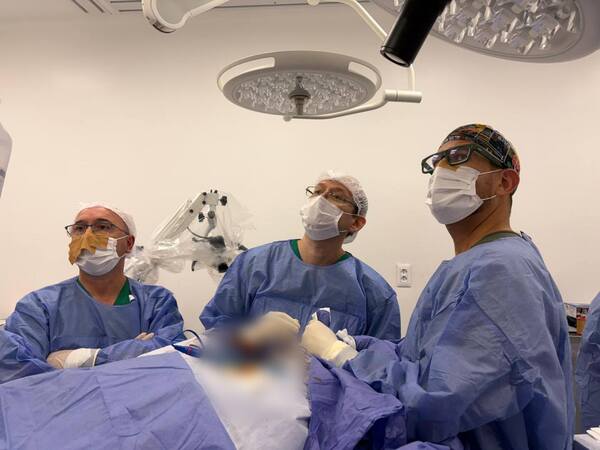 El Hospital General de Itapúa concreta con éxito una compleja extirpación de tumor cerebral asistida con endoscopia
