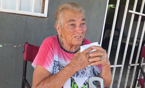 Anciana de 82 años denuncia que su nieta vendió su casa y la dejó en la calle | Unicanal