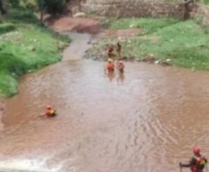 Muy triste: no aparece el niño arrastrado por el raudal