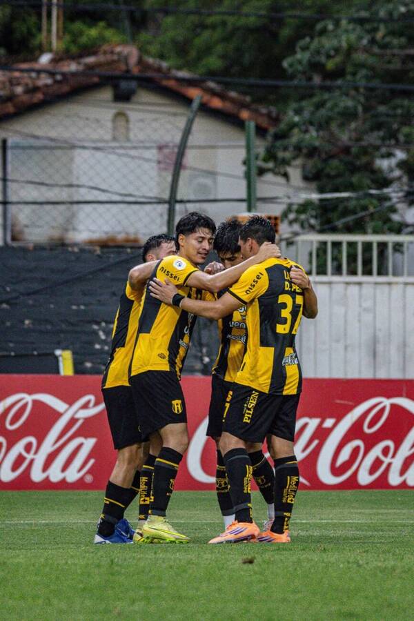 Festejo Aborigen ante un impotente Rayadito