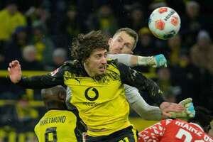 Dortmund golea y se acerca a tres puntos del Bayern Múnich - Fútbol Internacional - ABC Color