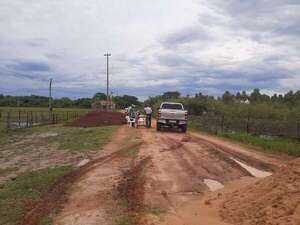 Pobladores de Guazucuá recurren a rifas para reparar el camino ante la ausencia estatal - Nacionales - ABC Color