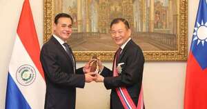 La Nación / Gobierno condecora a embajador de Taiwán