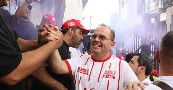 La Nación / Camilo Pérez inscribe precandidatura para las internas del Partido Colorado