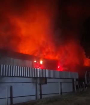 Incendio consume fábrica en Limpio | Unicanal