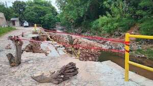 Tras lluvias, se desmorona parte de muro de contención en Lambaré - Nacionales - ABC Color
