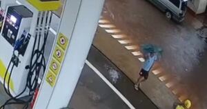 La Nación / Difunden video de Tobías antes de ser arrastrado por el raudal