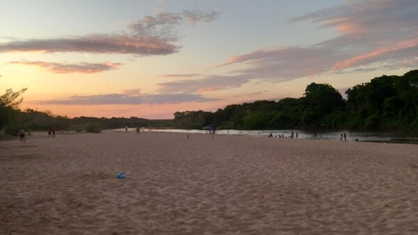 Playas más amplias y hermosas del Departamento esperan a turistas en Paso Horqueta