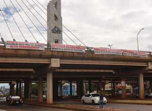 Escrachan con pasacalles a diputadas cartistas que votaron a favor de la reforma de la Caja Fiscal  - ABC en el Este - ABC Color