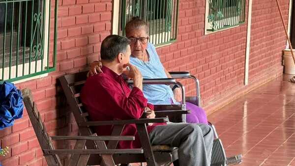 El amor florece en el Hogar de Ancianos Emilio Sosa Gaona