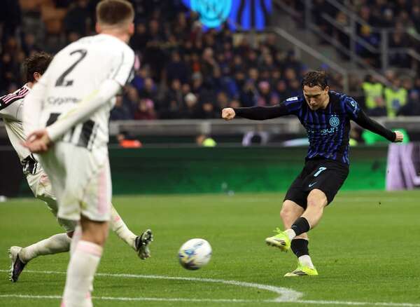 El Inter da nuevo paso hacia el título tras ganar el Derby d’Italia a la Juve  - Fútbol Internacional - ABC Color