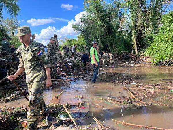 Sigue sin resultados la búsqueda de Tobías, el niño arrastrado por un raudal  - Nacionales - ABC Color