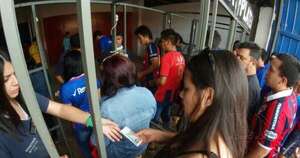 Diario HOY | Evalúan regular actividad de revendedores de entradas